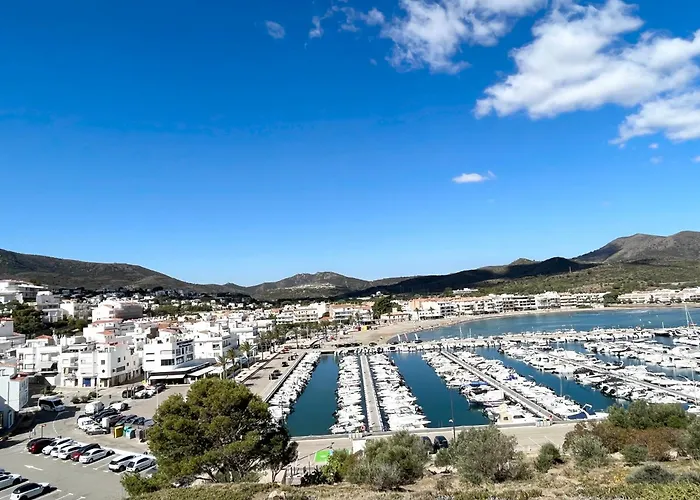 Seaport Llanca